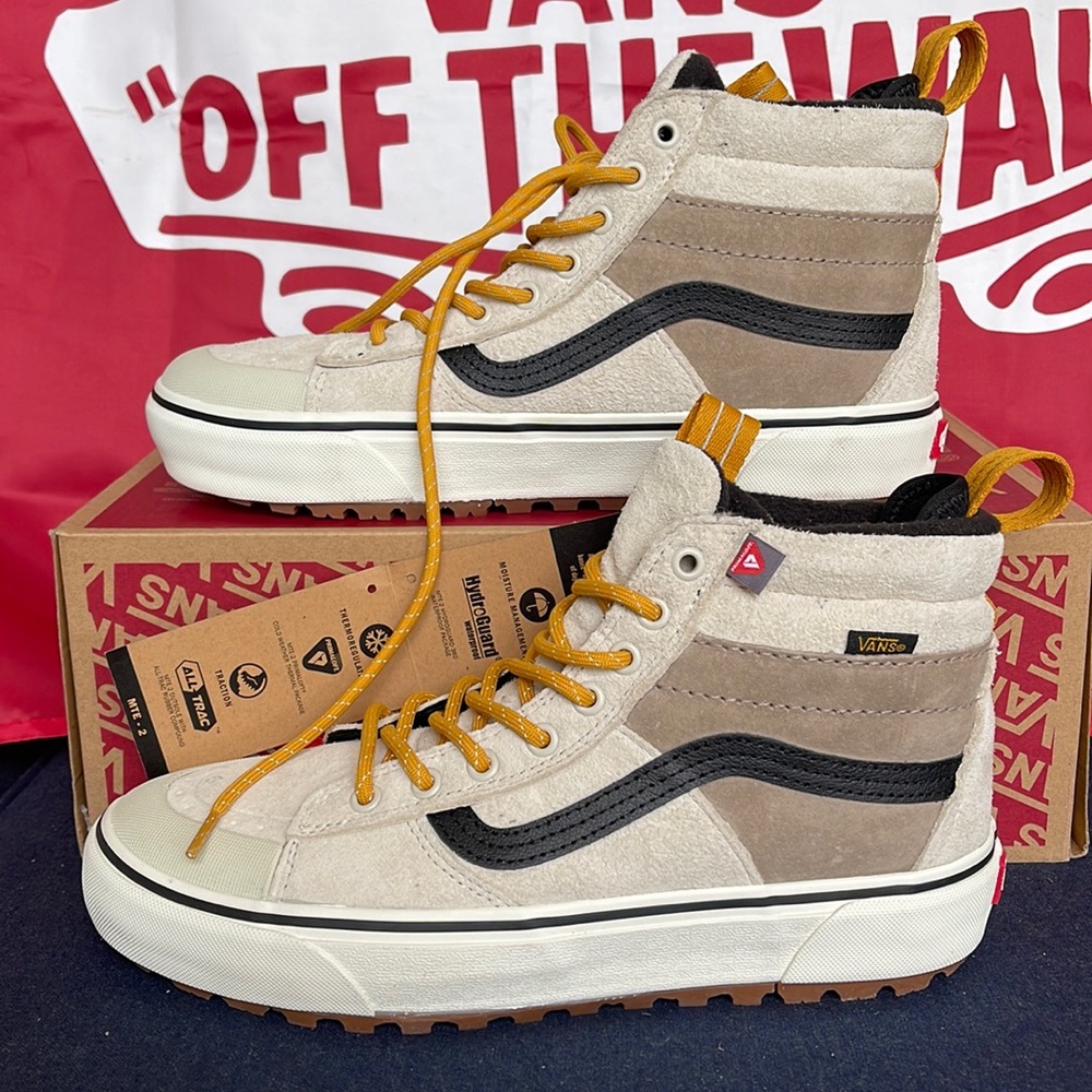 Vans WMNS Sk8-Hi Mte-2
Utility Pop White Multi
VNOA5HZZJ5K
boots - sneakers